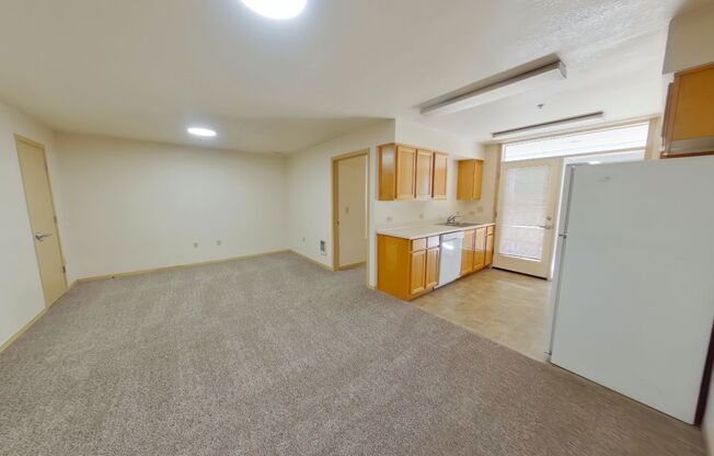 2 beds, 1 bath, $1,600, Unit 4