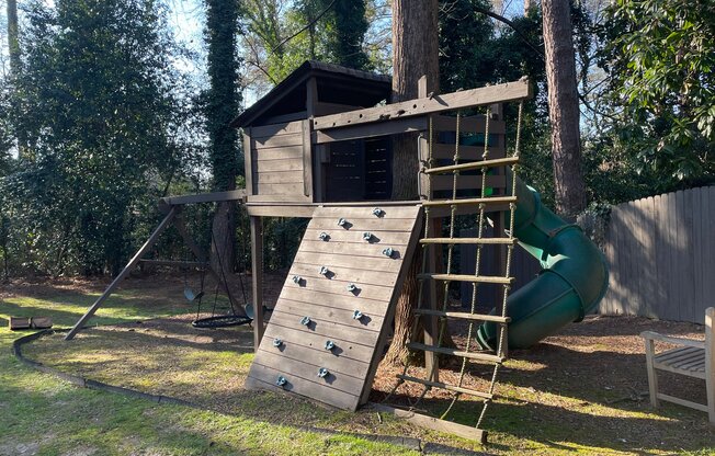 4044 EMMA LN NE