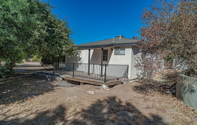 2 Bedroom Single Story in Santa Clarita.