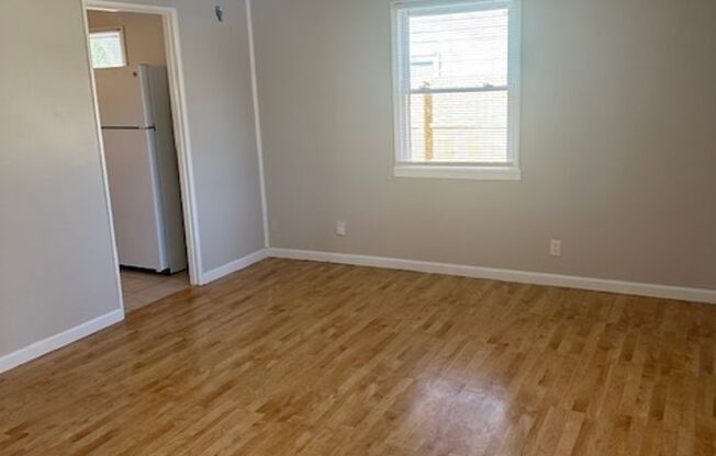 2 beds, 1 bath, $1,100