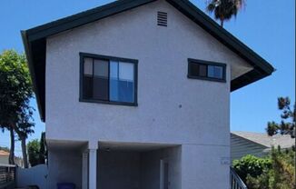 Upstairs 2 bed/1bath Apartment in Pacific Beach