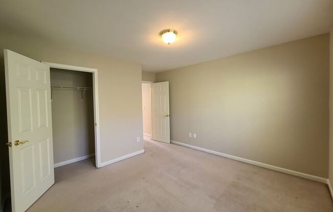 5 beds, 3 baths, $2,695