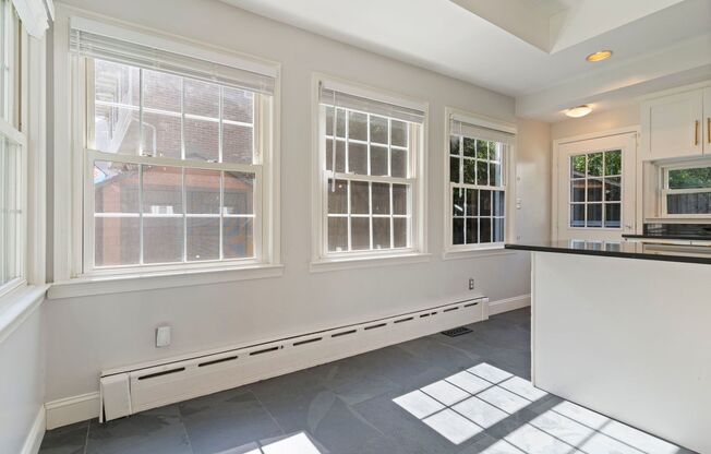 3 beds, 2.5 baths, $5,228