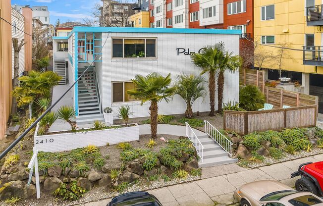 Palm Court - Located in the heart of Seattle
