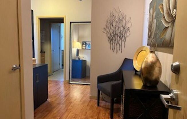 2 beds, 2 baths, 926 sqft, $1,725, Unit 212