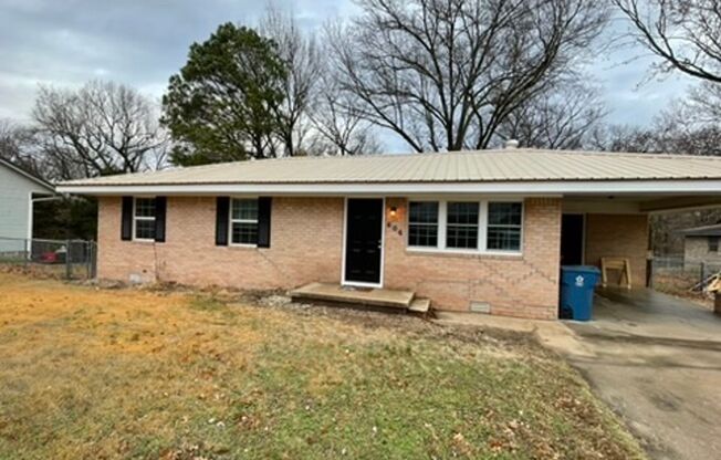 3 bedroom, 2 bath house, fenced yard in a great neighborhood. Gravette, AR