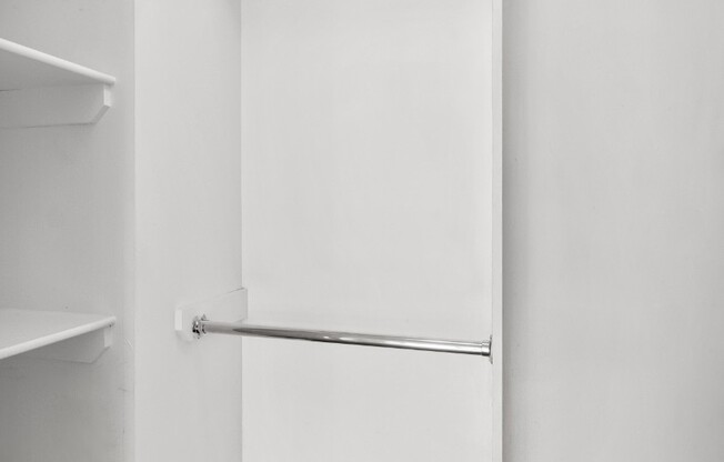 1 bed, 1 bath, $5,900, Unit 636