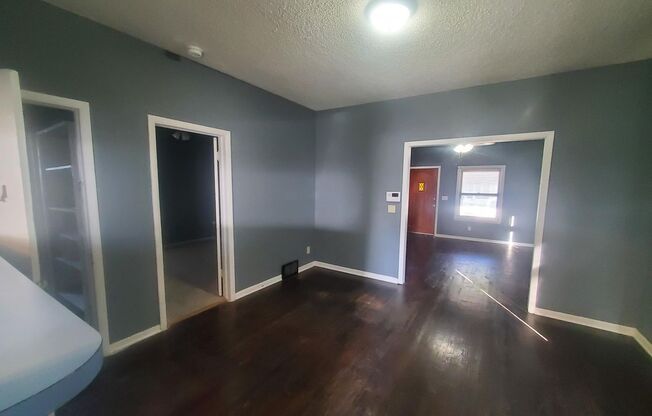 3 beds, 1 bath, $1,095