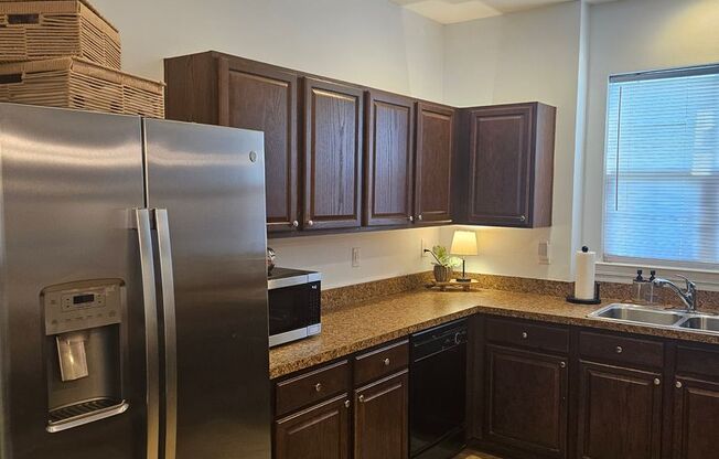 3 beds, 2.5 baths, $1,900, Unit UNIT A