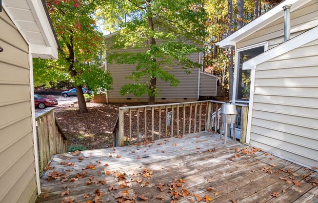 A must see 2 BEDROOM Townhome ! Convenient location to UNC
