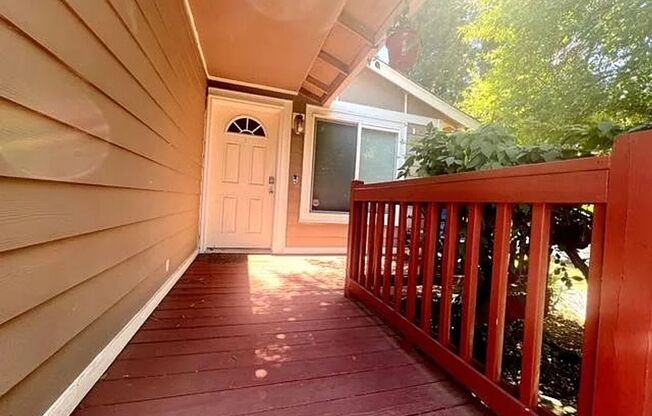 Spacious 3-Bed, 2-Bath Home with Garage – Near Bremerton Shipyard & Highway Access