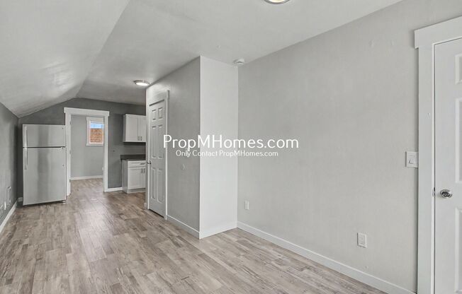 Charming One Bed Unit in Quiet Brentwood-Darlington Neighborhood!