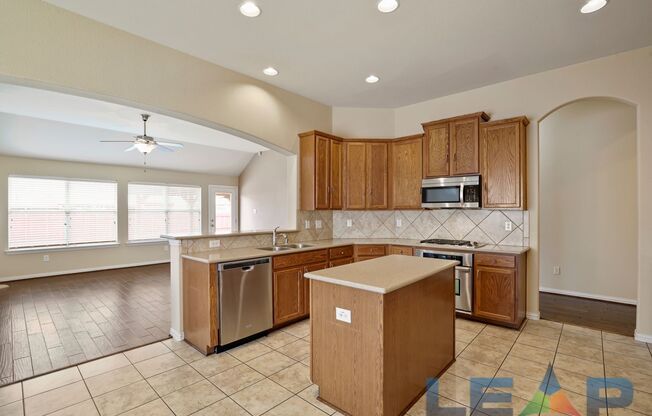 Beautiful 4 Bedroom 2 Bath Home Near Joe Pool Lake