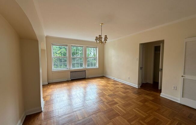 Studio, 1 bath, 413 sqft, $1,325, Unit Royal York 508