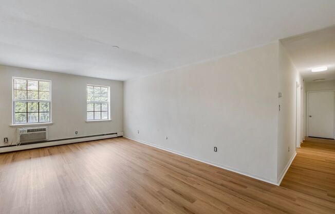 3 beds, 2 baths, 1,209 sqft, $2,330, Unit 115