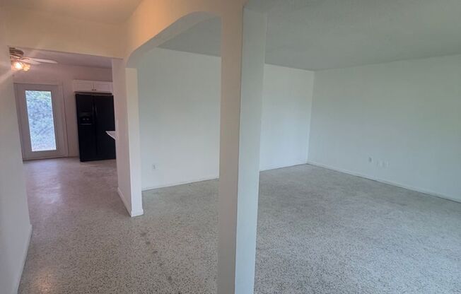 Charming 3 Bed / 2 Bath Single-Family Home in Westwood Lakes / Sunset