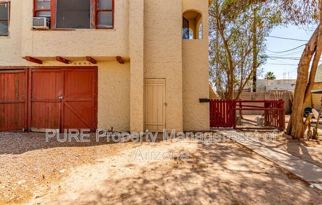 131 137 W ALMERIA RD