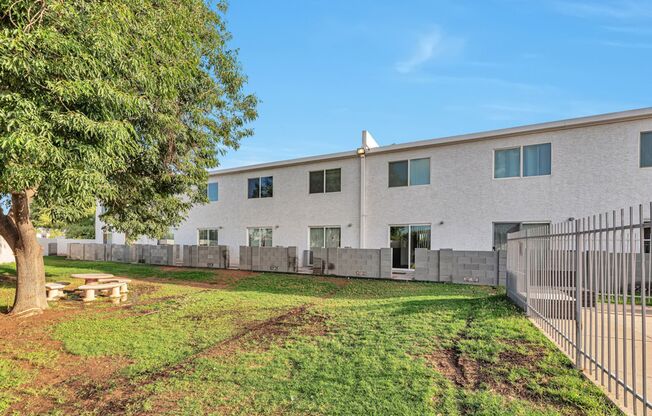 first month's rent free 1 bed 1 bath renovated apartment homes