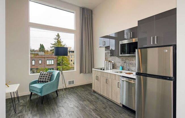 Studio, 1 bath, 231 sqft, $1,352, Unit 410