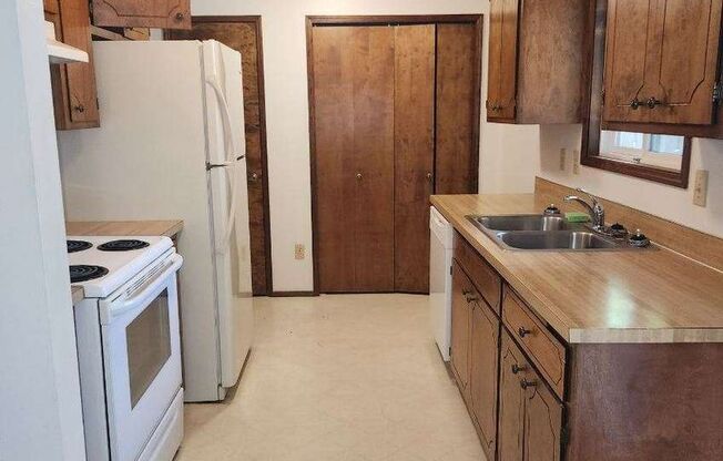 2 beds, 1 bath, $1,500