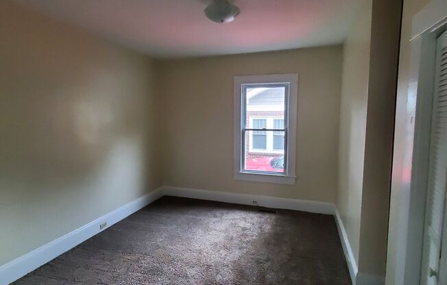 3 beds, 1 bath, $1,295