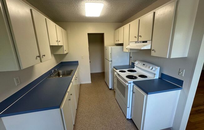 2 beds, 1 bath, 800 sqft, $1,400, Unit 2