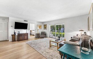 207 TROPIC ISLE DR