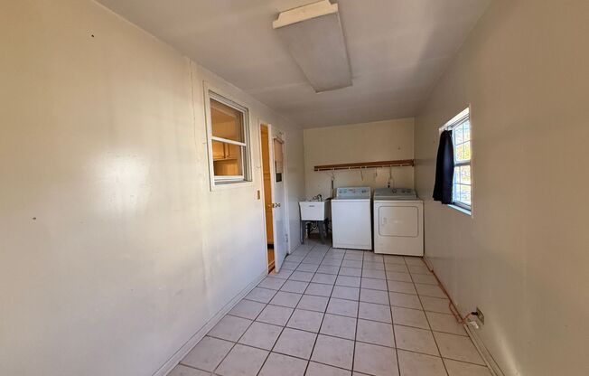 2 beds, 1 bath, $1,950