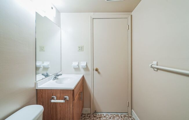 1 bed, 1 bath, 704 sqft, $1,450, Unit A12