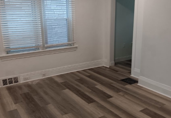 727 MARY ST