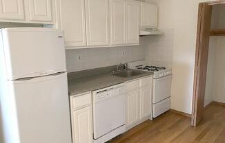 1 bed, 1 bath, $3,000, Unit 3-C