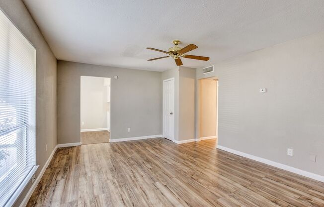 2 beds, 1 bath, 860 sqft, $1,250, Unit 122