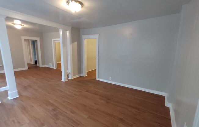 3 beds, 1 bath, $1,300, Unit 2