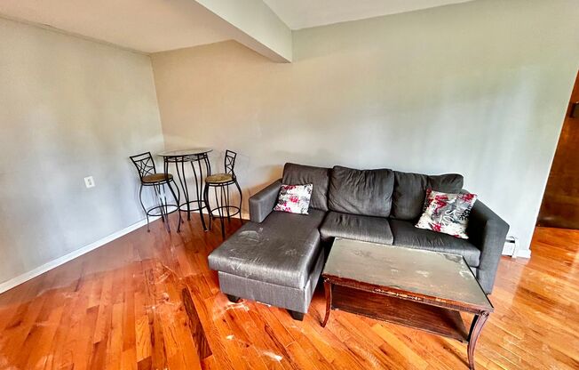 1 bed, 1 bath, 580 sqft, $1,825, Unit 12