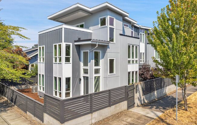 Urban Modern 5 Bedrooms, 3 1/2 Bathrooms, Three-Story Home in the heart of NE Portland!