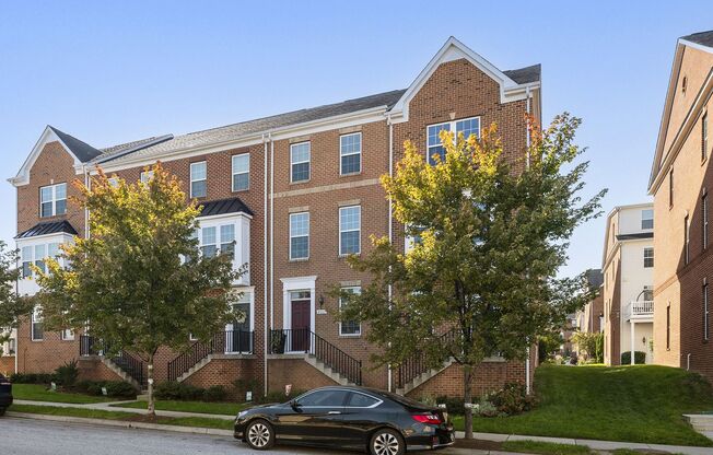 Luxury 3-Bed, 4-Bath Townhouse with Modern Amenities