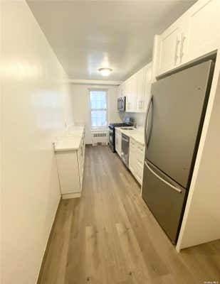 2 beds, 1 bath, $2,800, Unit 207