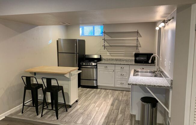 Bright Basement Studio Apartment in Louisville Home
