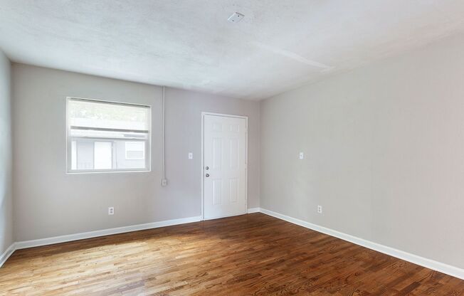 2 beds, 1 bath, $1,250, Unit C2