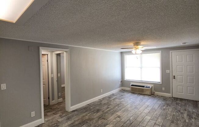 1 bed, 1 bath, 700 sqft, $1,150, Unit Unit 19