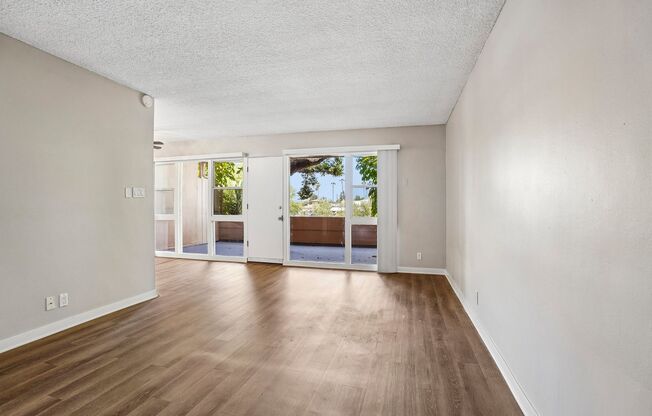 1 bed, 1 bath, 750 sqft, $2,560, Unit 12