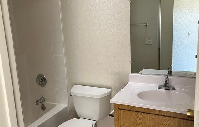 2 beds, 2 baths, 900 sqft, $2,200, Unit 36