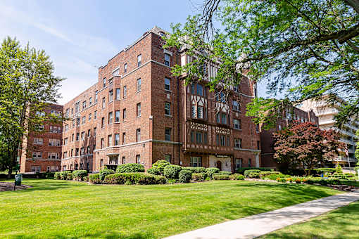 Hampton House Apartments Exterior