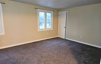 3 beds, 1 bath, $1,550, Unit Upper Unit