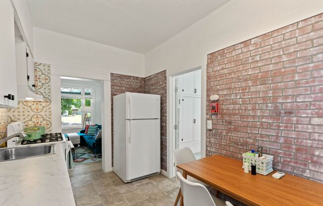 2 beds, 1 bath, $1,450, Unit Unit 1 (STR)