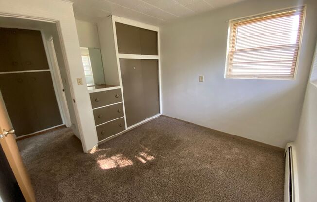 1 bed, 1 bath, 425 sqft, $695, Unit 06