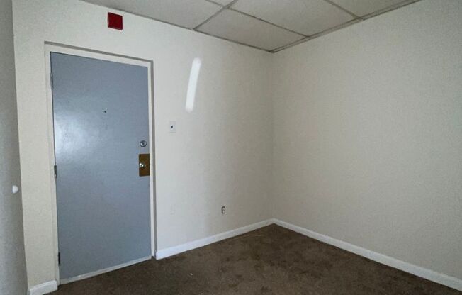 1 bed, 1 bath, 690 sqft, $1,200, Unit 207