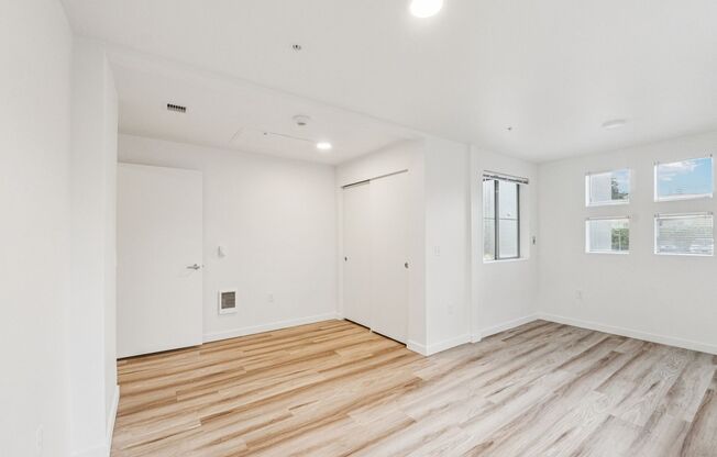 2 beds, 1 bath, 913 sqft, $2,495, Unit 135