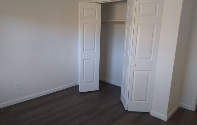 2 bed 2 bath, Great location off 2nd and Sable near 6th and I-225 and Aurora Mall