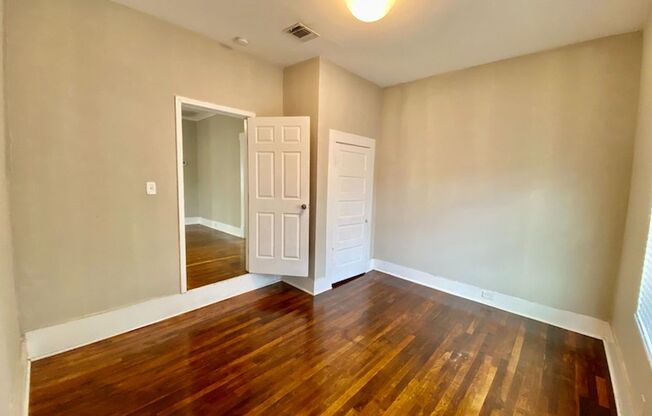 2 beds, 1 bath, $1,095